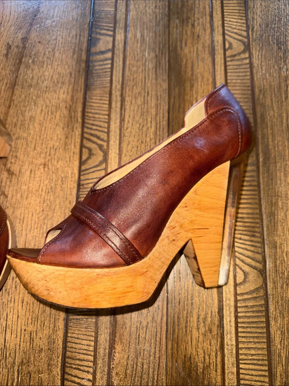 Chloe Brown Leather and Lucite Peep-Toe Chunky Platform Heels 2010